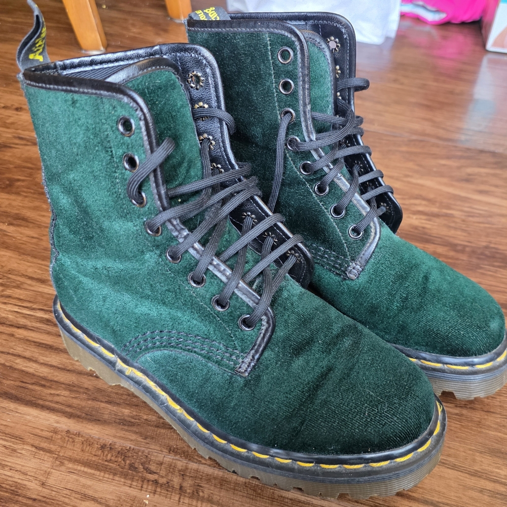 Vintage Dr. Martens Green Suede Boots Sz 6 - Made In‎ England